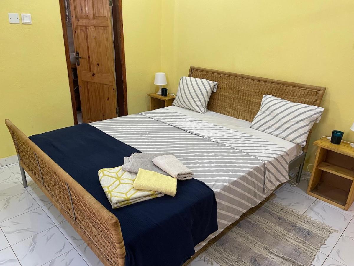 The Compound Bed and Breakfast Bijilo Exteriör bild